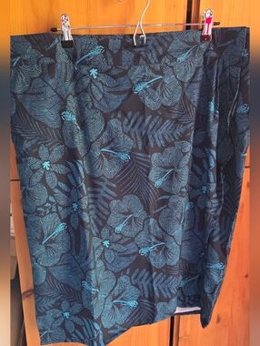 Ripskirt Hawaii NWT 2XL Navy & Teal Floral Wrap Skirt